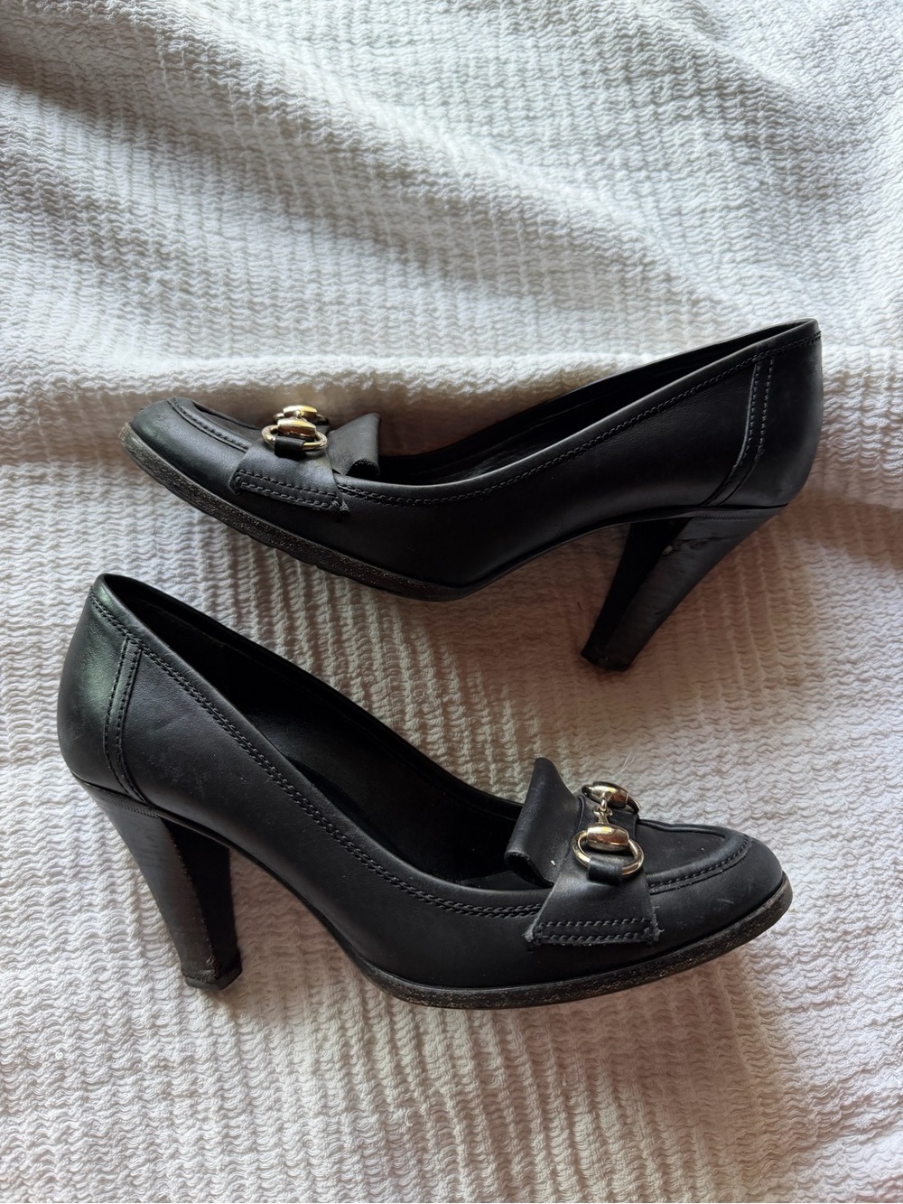 Vintage Gucci Black Leather Heeled Loafers - WITH DAMAGE - Picture 2 of 8